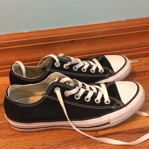 Black and white low top converse